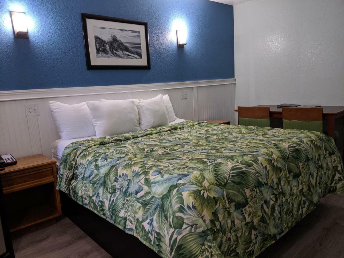 Colonial Inn Нагс Хед Екстериор снимка